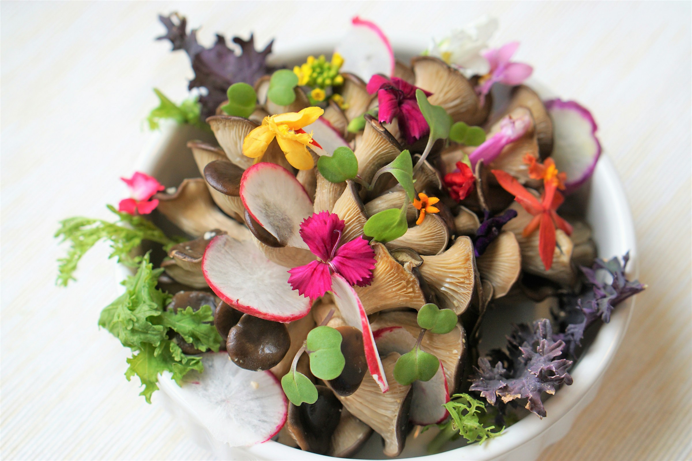 C'est quoi ces fleurs dans ta salade ?